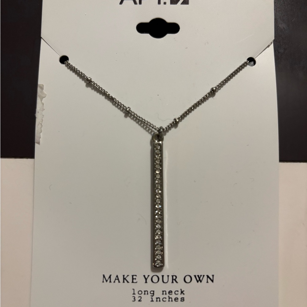 Elegant Silver Necklace with Crystals